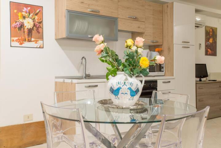 -spacious And Flat With Private Patio Appartamento