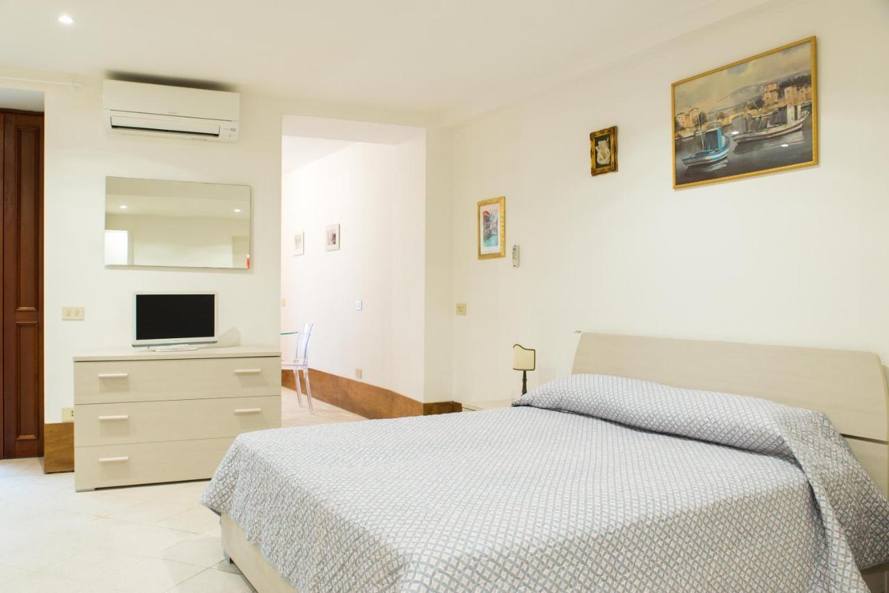 -spacious And Flat With Private Patio * Venise